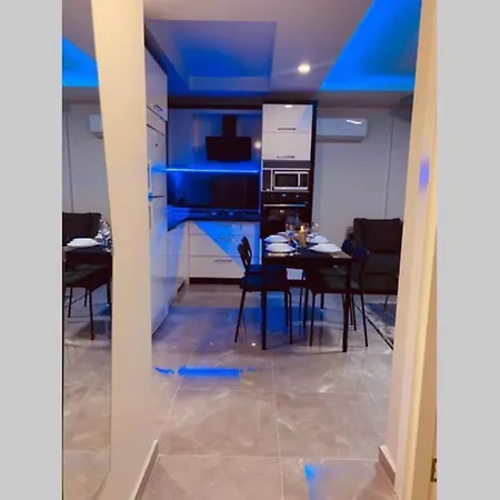 Luxury 1 1 Apartment, Gold Aura 公寓